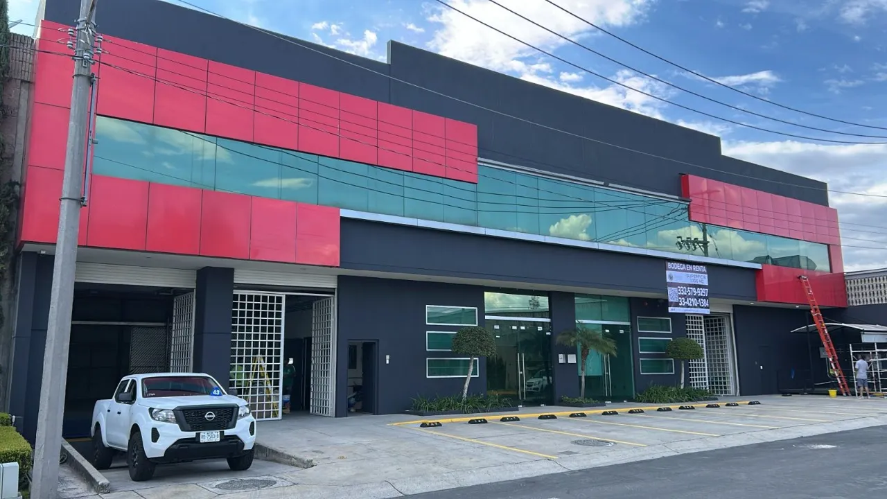 Bodega Comercial en renta en Avenida Aviación, San Juan De Ocotán, Zapopan