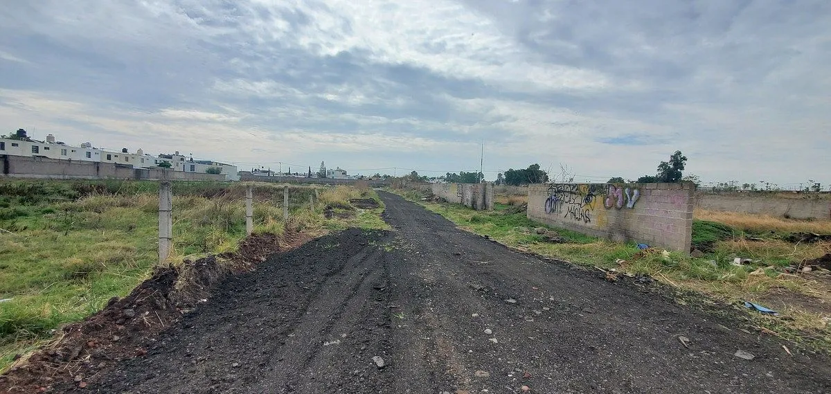 Foto 2 de Terreno en Venta en Tlajomulco cerca de Real del Valle (parte de atras)