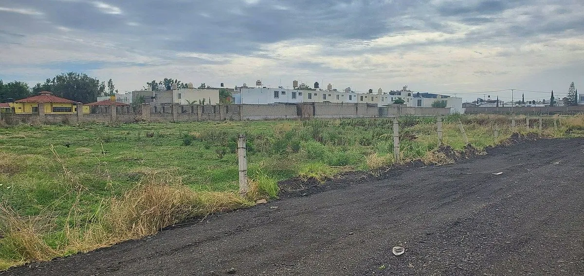 Foto 3 de Terreno en Venta en Tlajomulco cerca de Real del Valle (parte de atras)