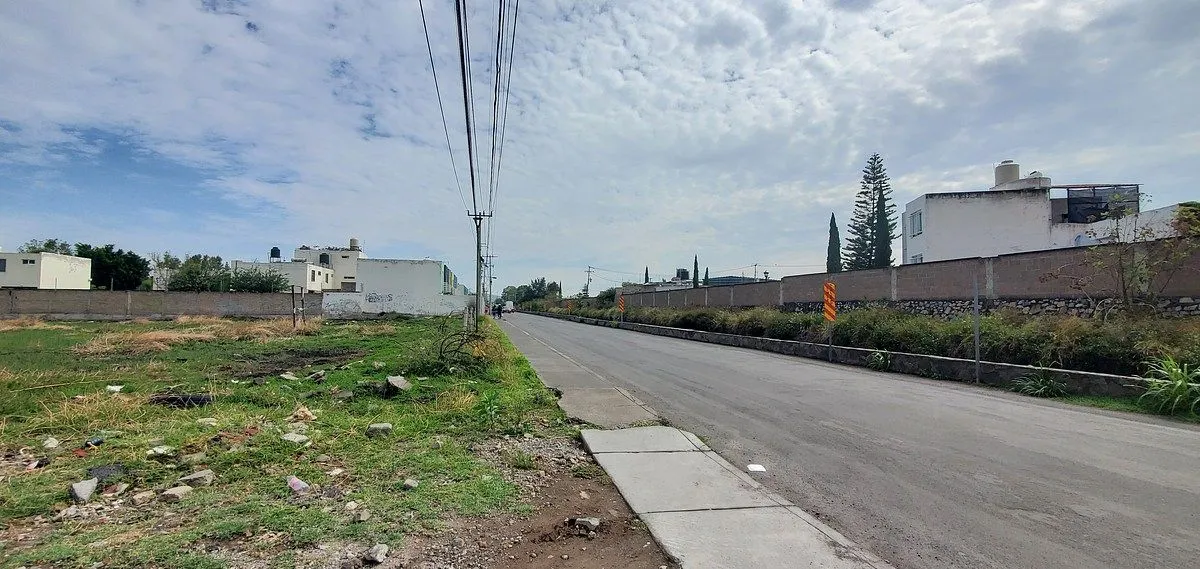 Foto 5 de Terreno en Venta en Tlajomulco cerca de Real del Valle (parte de atras)