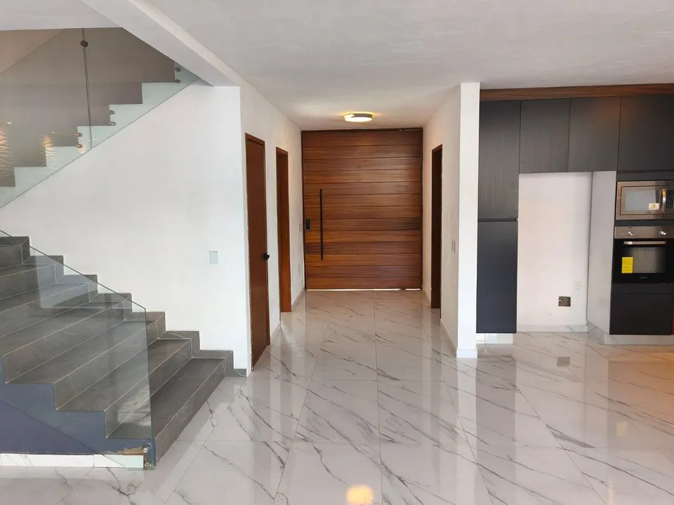 Foto 2 de HERMOSA CASA EN VENTA LOS ROBLES RESIDENCIAL