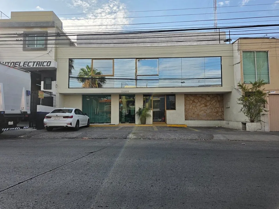 Casa con Uso de Suelo Mixto en Renta sobre Cruz del Sur