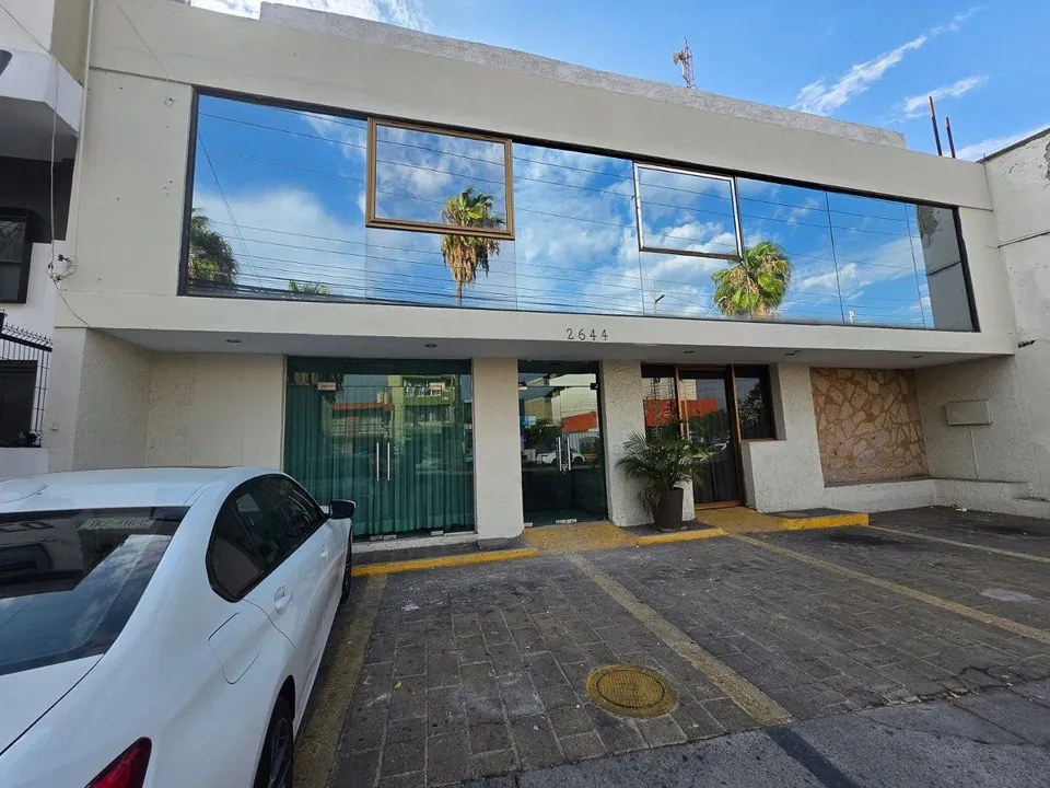 Foto 2 de Casa con Uso de Suelo Mixto en Renta sobre Cruz del Sur