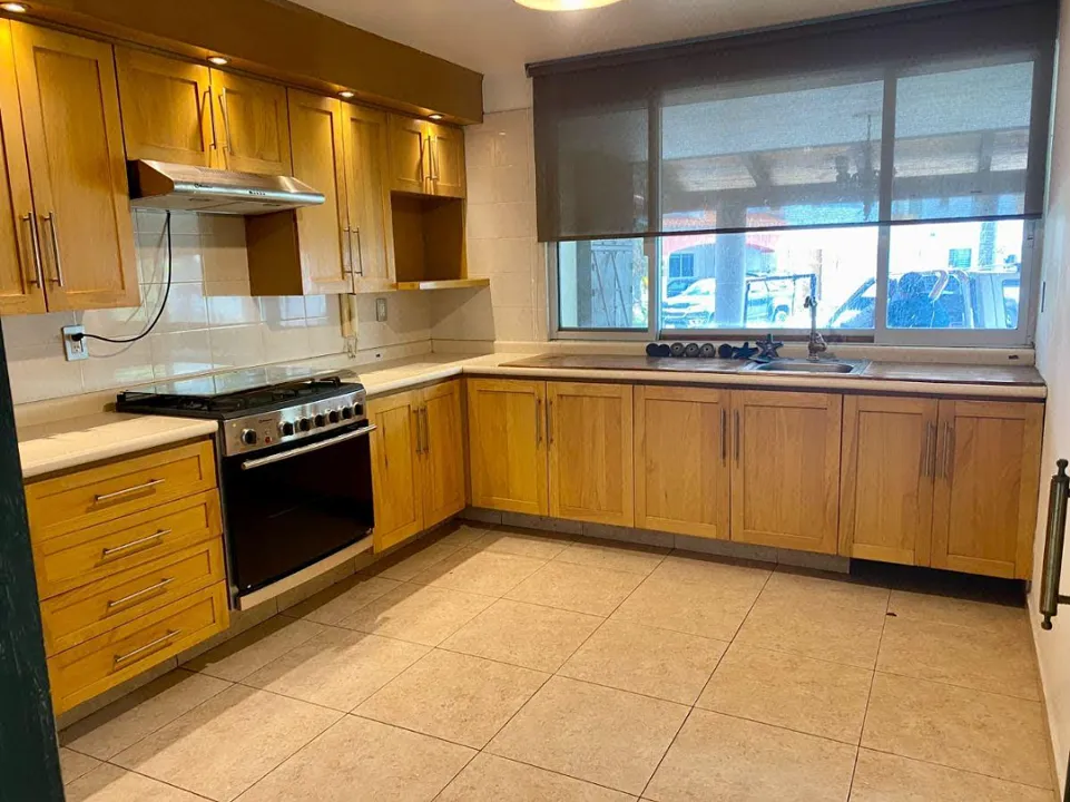 Se Renta Hermosa Casa Dentro de Coto en Virreyes