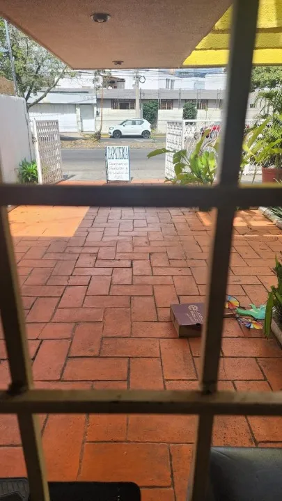 Foto 2 de Casa en venta en Avenida Tonantzin, Jardines del Bosque, Guadalajara