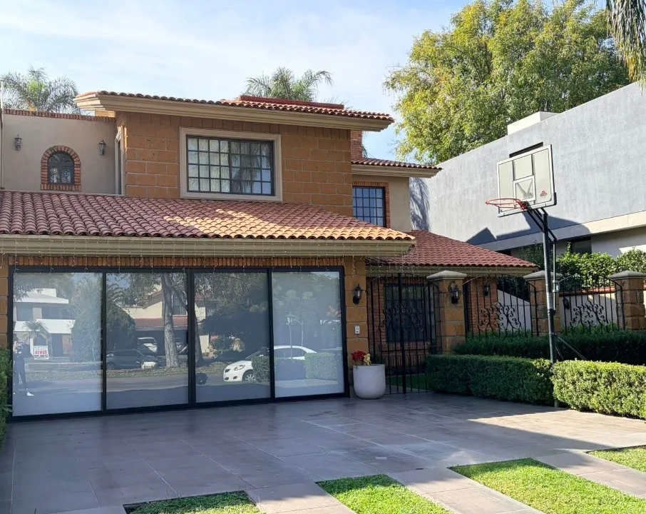 Casa en venta en Paseo San Arturo Norte, Valle Real, Zapopan