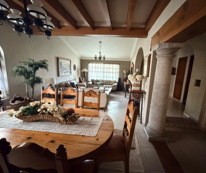 Foto 2 de Casa en venta en Paseo San Arturo Norte, Valle Real, Zapopan