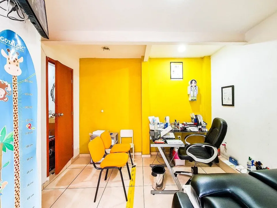 Foto 6 de Casa de uso mixto en venta sobre avenida · Parques de Santa María, Tlaquepaque ·