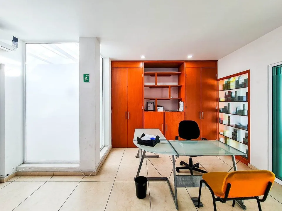 Foto 9 de Casa de uso mixto en venta sobre avenida · Parques de Santa María, Tlaquepaque ·