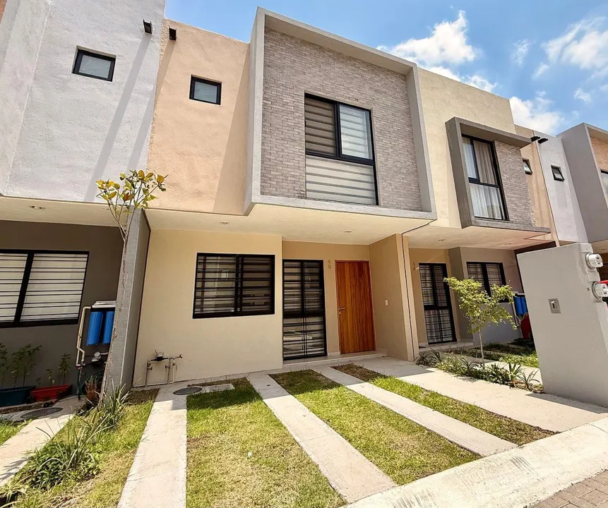 Casa Nueva en Renta Zona ITESO | 3 Recámaras + Estar de TV