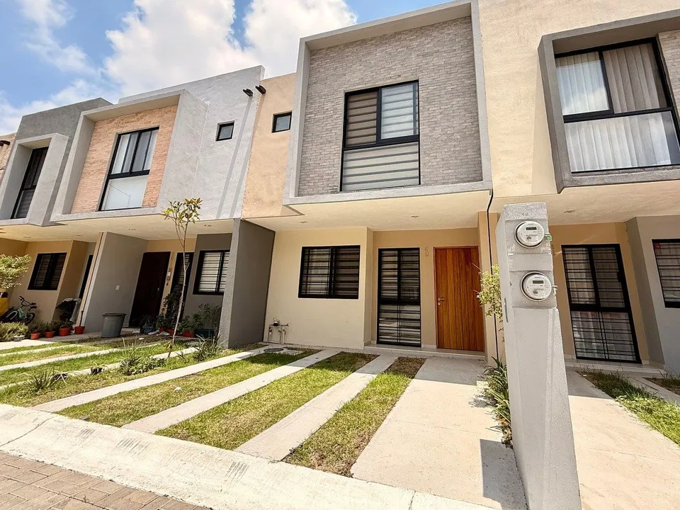 Foto 2 de Casa Nueva en Renta Zona ITESO | 3 Recámaras + Estar de TV