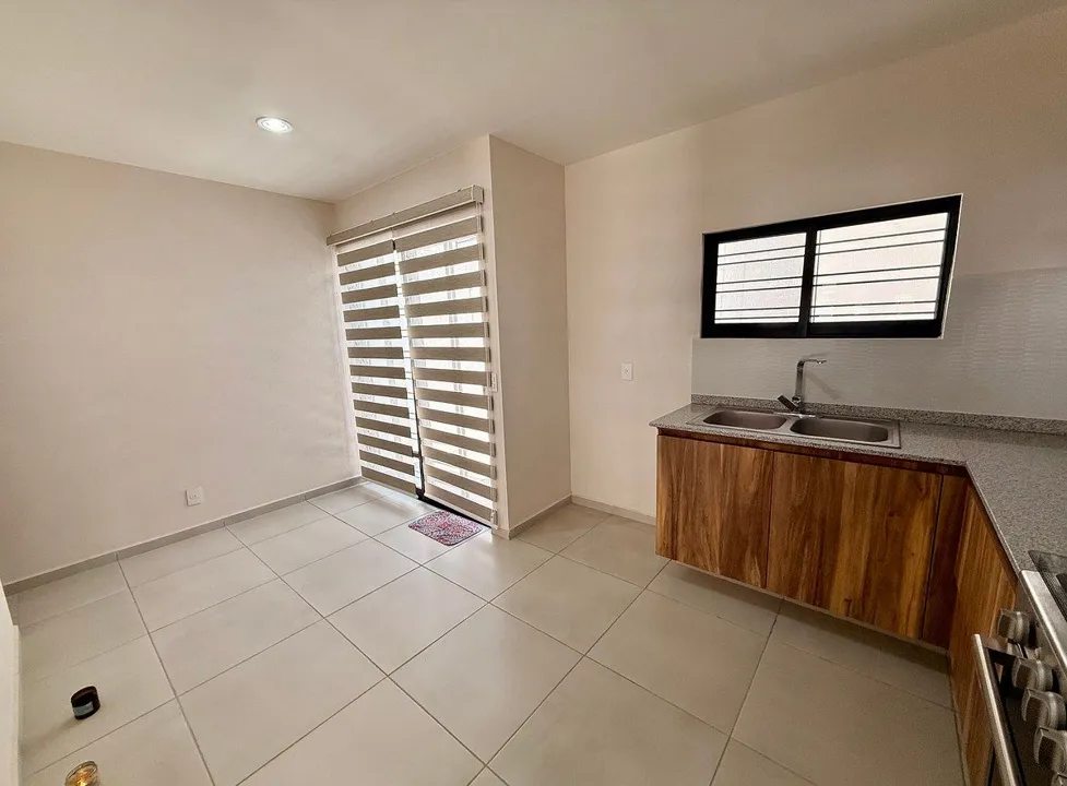 Foto 7 de Casa Nueva en Renta Zona ITESO | 3 Recámaras + Estar de TV