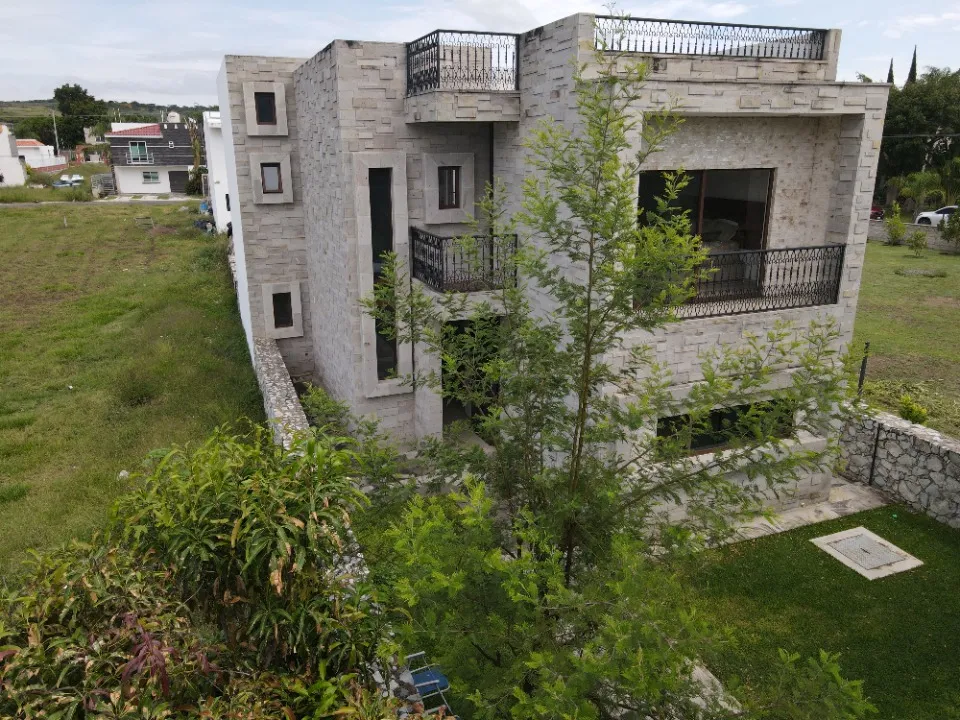 Foto 2 de Casa en venta  5 habitaciones con Alberca, Fraccionamiento Tres Reyes, Tlajomulco de Zúñiga
