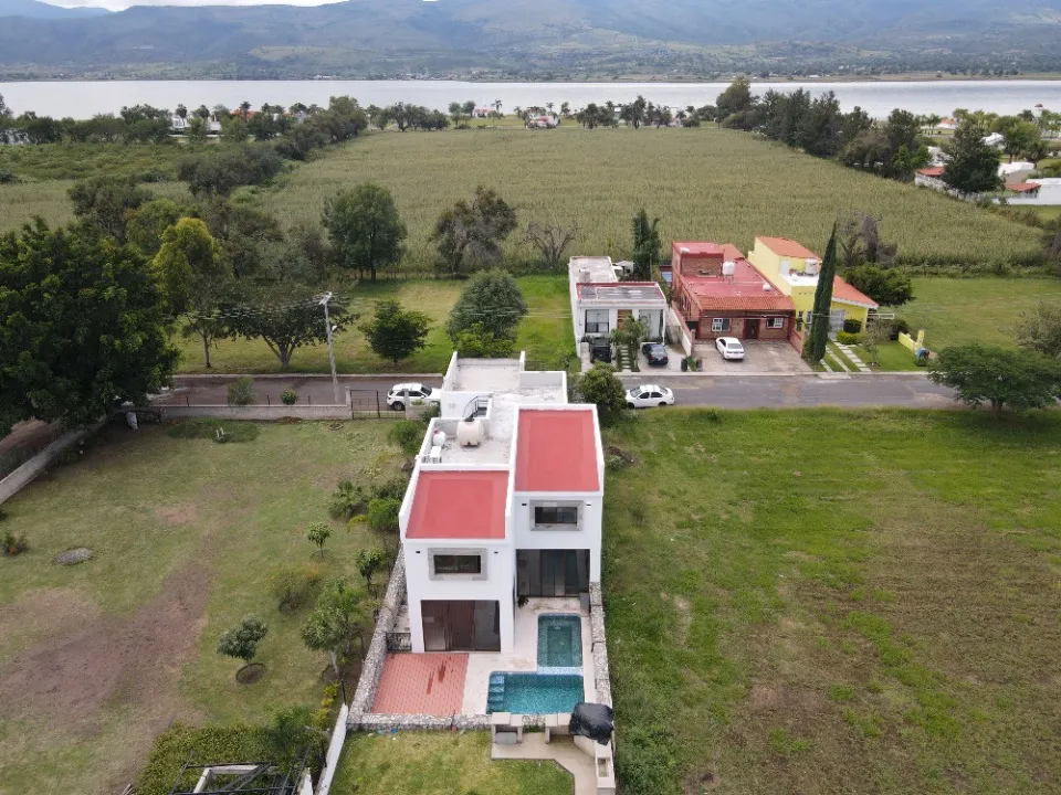 Foto 4 de Casa en venta  5 habitaciones con Alberca, Fraccionamiento Tres Reyes, Tlajomulco de Zúñiga