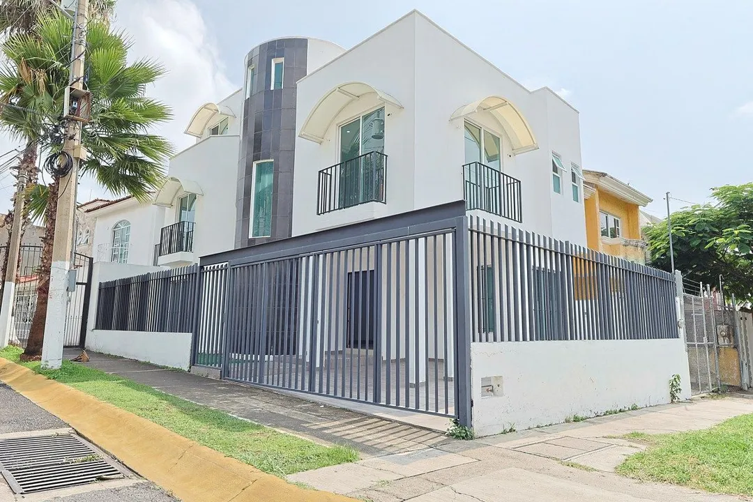 Casa en venta, Col. Colinas del Rey, Zapopan, Jalisco.