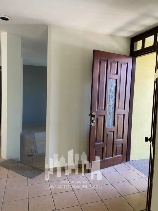 Foto 2 de Casa en venta en Paseo Rey Juan Carlos I, Colinas del Rey, Zapopan