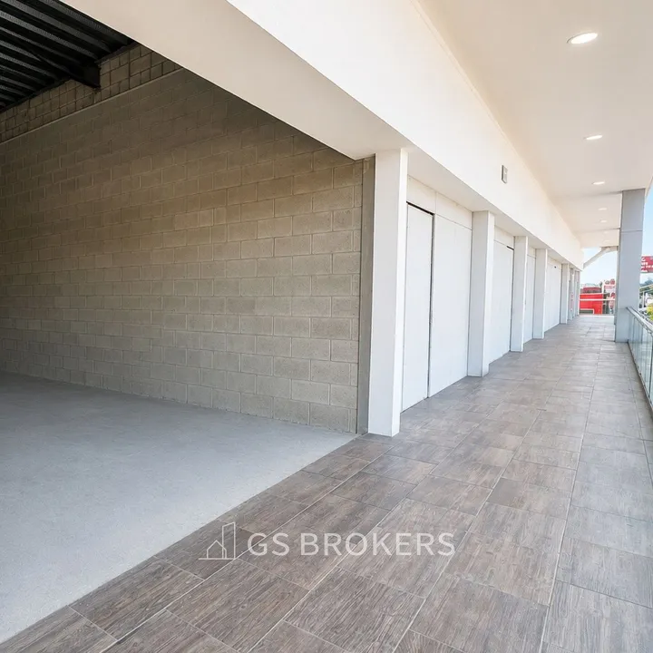 Locales Comerciales 32,33 y 48 en venta Plaza Silver Center | Technology Park
