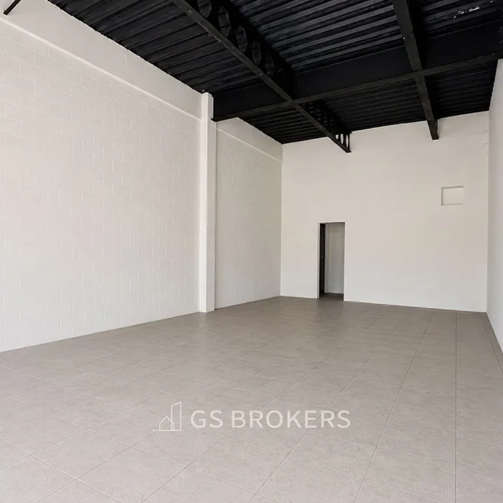Foto 4 de Locales Comerciales 32,33 y 48 en venta Plaza Silver Center | Technology Park