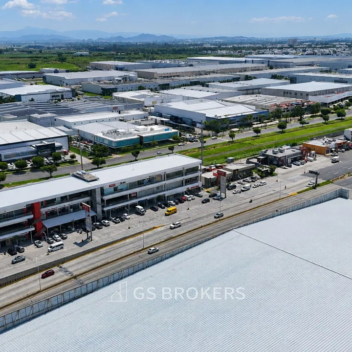 Foto 7 de Locales Comerciales 32,33 y 48 en venta Plaza Silver Center | Technology Park