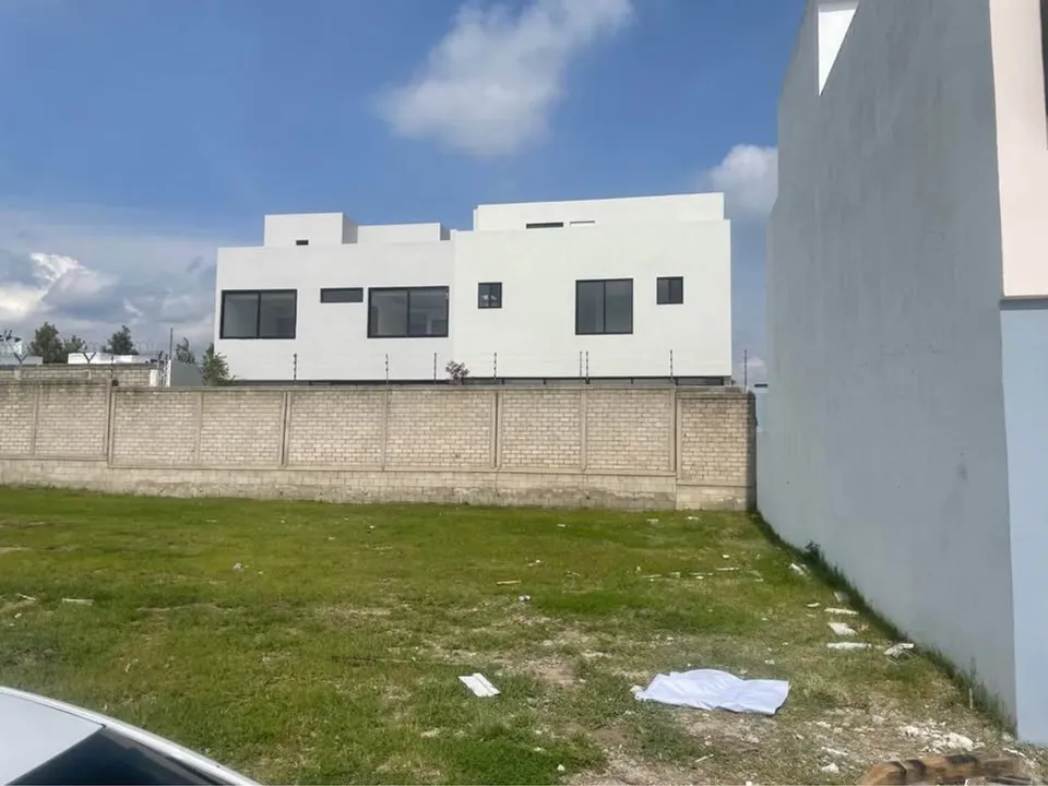 Foto 2 de Terreno en venta en Solares Residencial