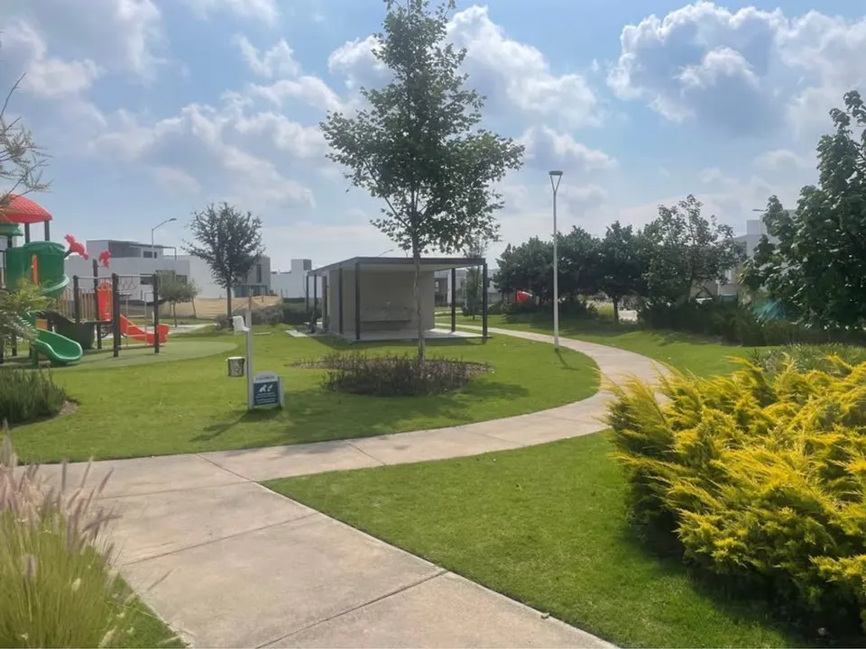 Foto 9 de Terreno en venta en Solares Residencial
