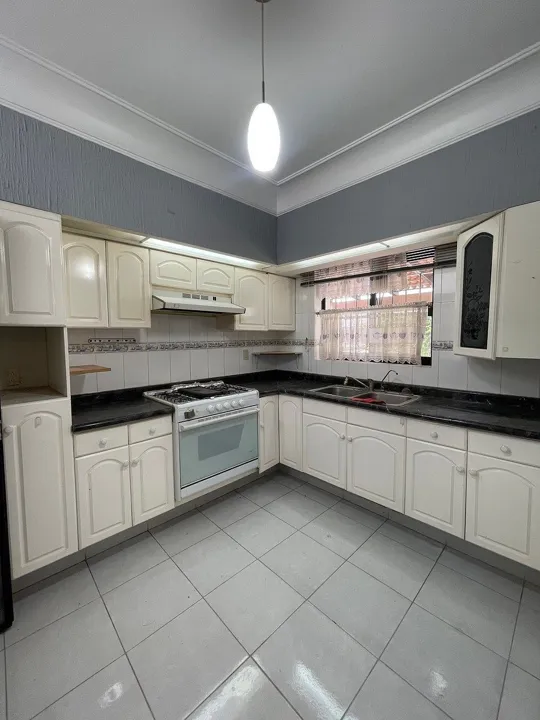 Foto 4 de CASA REMODELADA EN VENTA EN BUGAMBILIAS