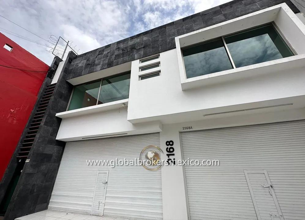 Almacén con Oficinas y Local Comercial sobre Av. Mexico, Col. Ladrón de Guevara