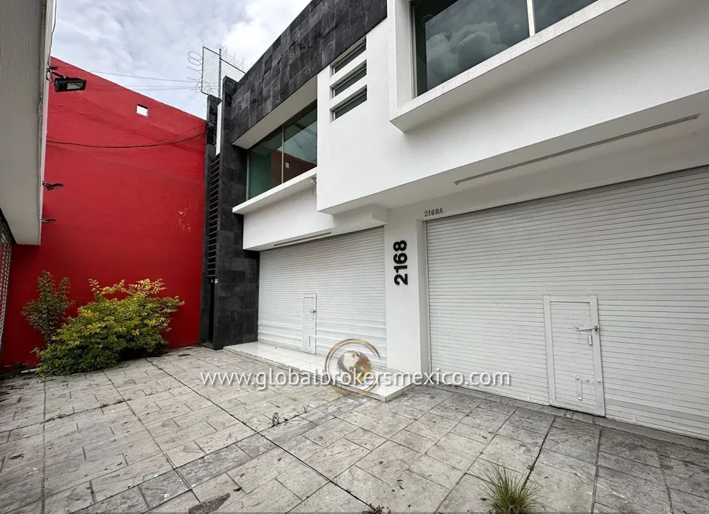 Foto 2 de Almacén con Oficinas y Local Comercial sobre Av. Mexico, Col. Ladrón de Guevara