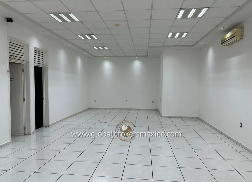 Foto 5 de Almacén con Oficinas y Local Comercial sobre Av. Mexico, Col. Ladrón de Guevara
