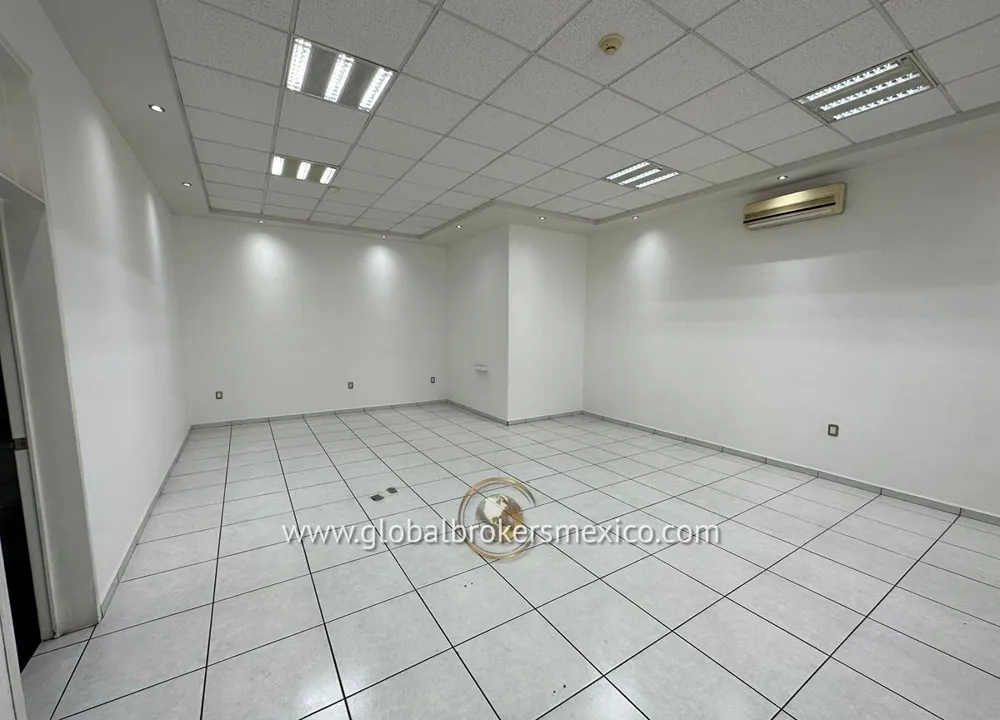 Foto 6 de Almacén con Oficinas y Local Comercial sobre Av. Mexico, Col. Ladrón de Guevara
