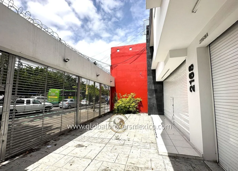 Foto 8 de Almacén con Oficinas y Local Comercial sobre Av. Mexico, Col. Ladrón de Guevara