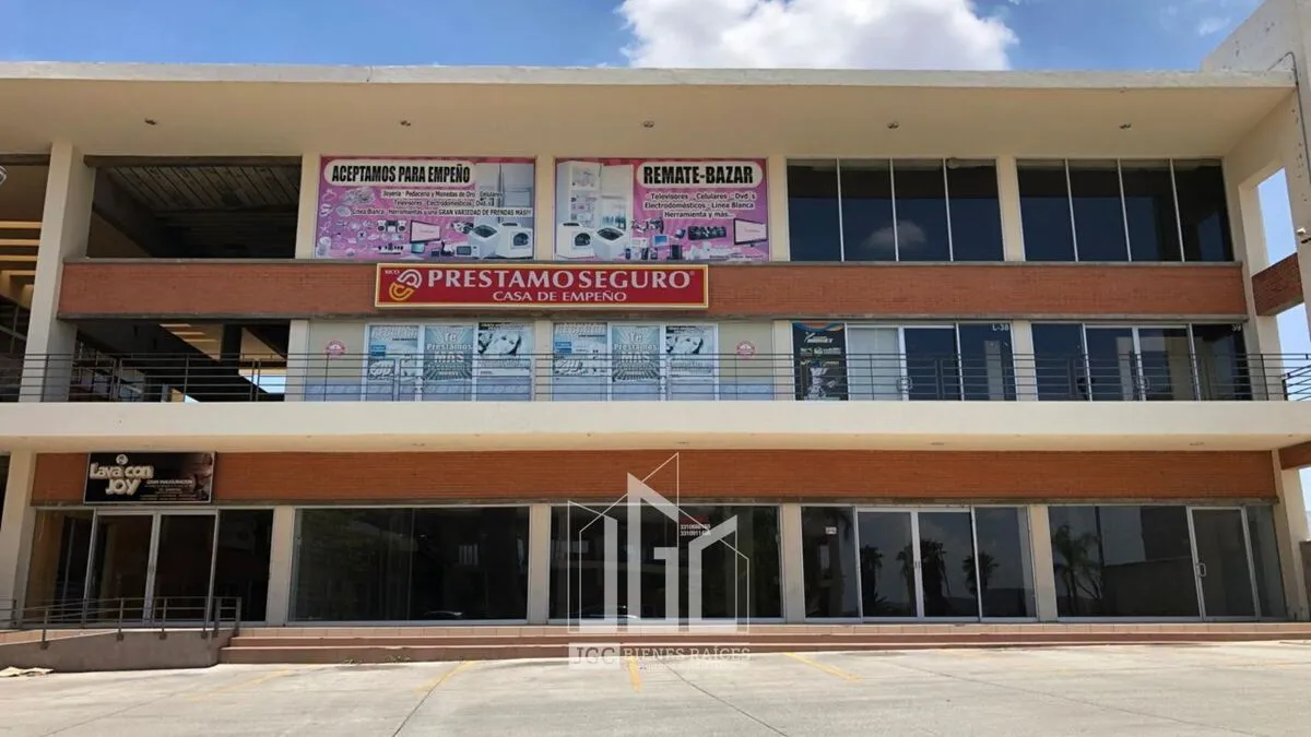 LOCALES EN VENTA EN "PLAZA SANTIAGO" EN TONALA