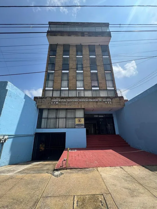 Edificio Funcional en Venta: 5 Niveles con Auditorio y Estacionamiento