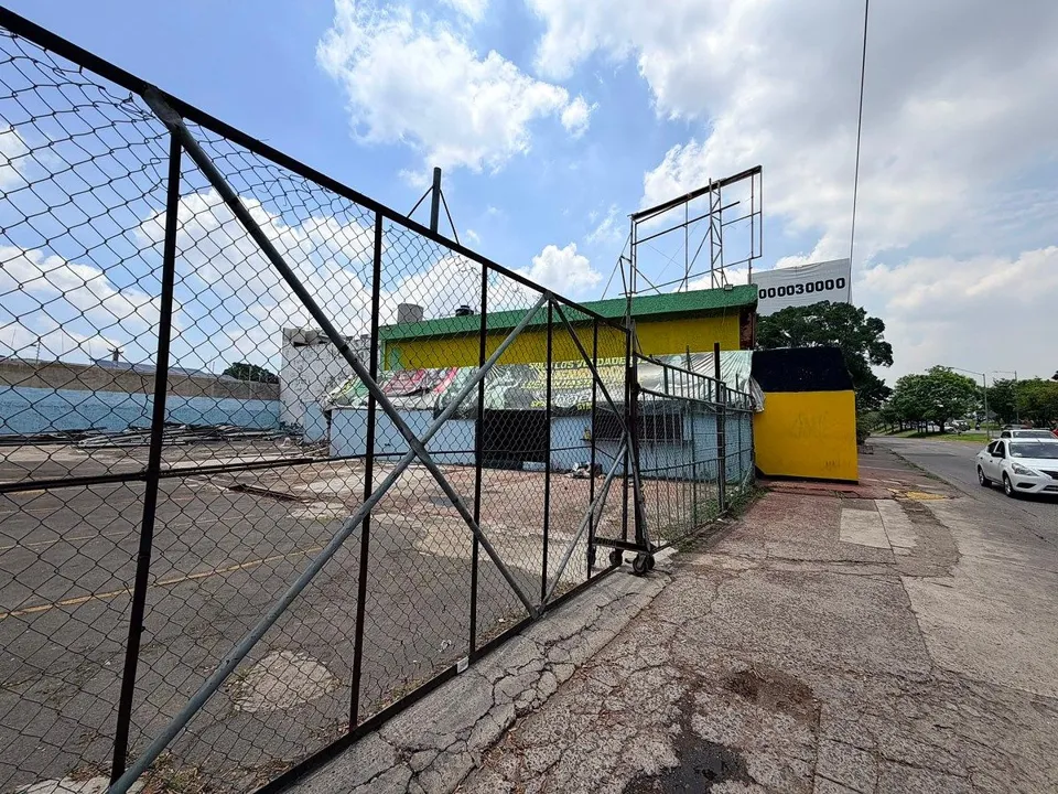 Foto 5 de EN VENTA! TERRENO COMERCIAL EN CALZ. LÁZARO CÁRDENAS