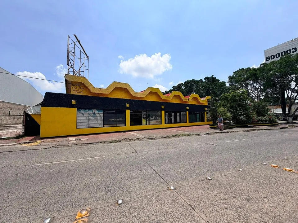 Foto 6 de EN VENTA! TERRENO COMERCIAL EN CALZ. LÁZARO CÁRDENAS