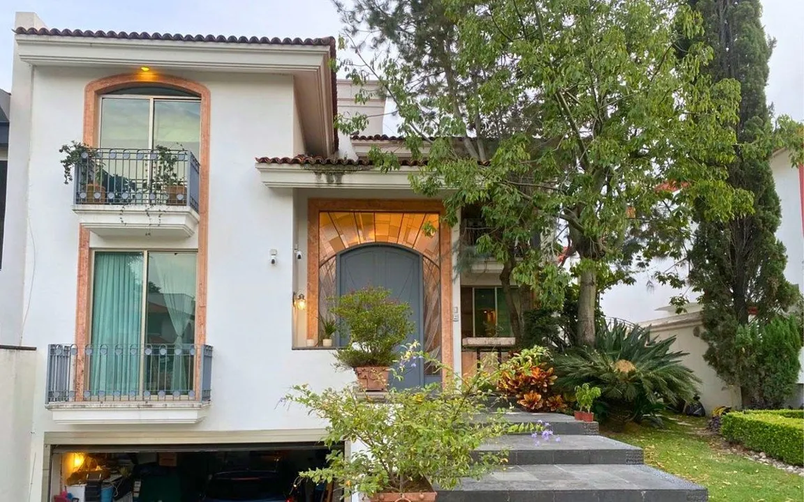 Residencia de Lujo en Venta en Paseo San Carlos, Valle Real, Zapopan