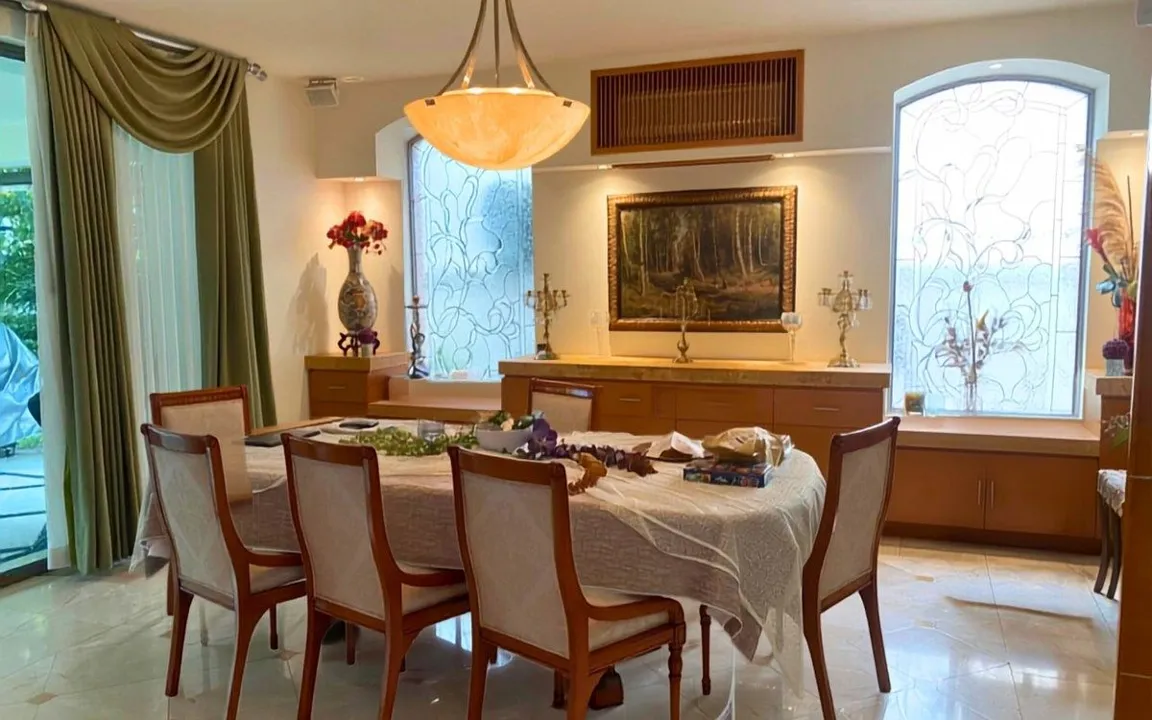 Foto 6 de Residencia de Lujo en Venta en Paseo San Carlos, Valle Real, Zapopan