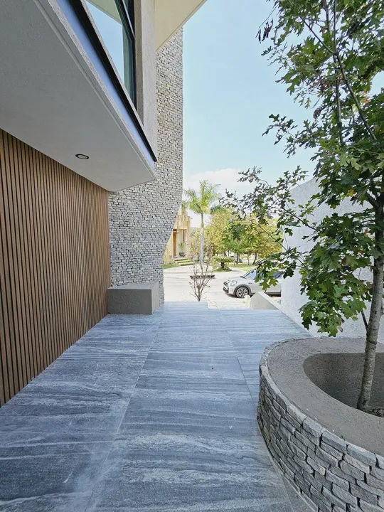 Foto 3 de Exclusiva residencia de 5 recámaras con sala de cine y elevador