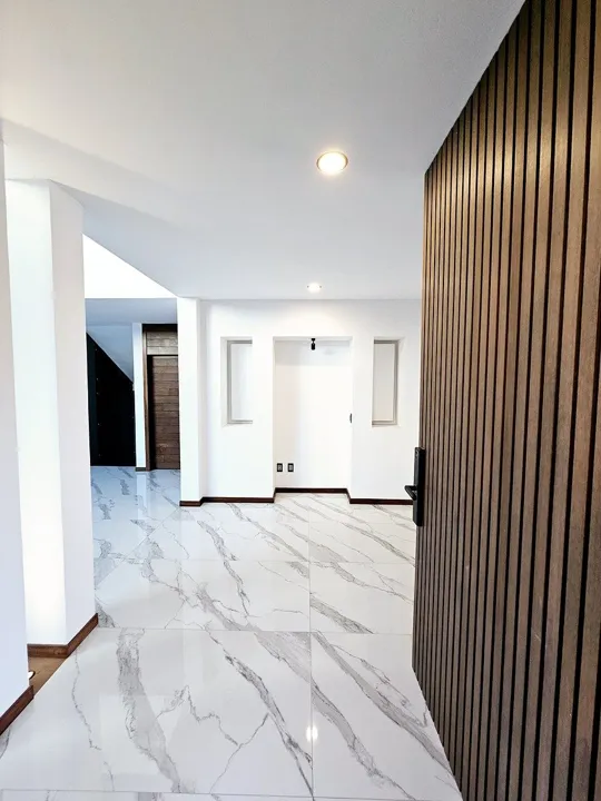 Foto 4 de Exclusiva residencia de 5 recámaras con sala de cine y elevador