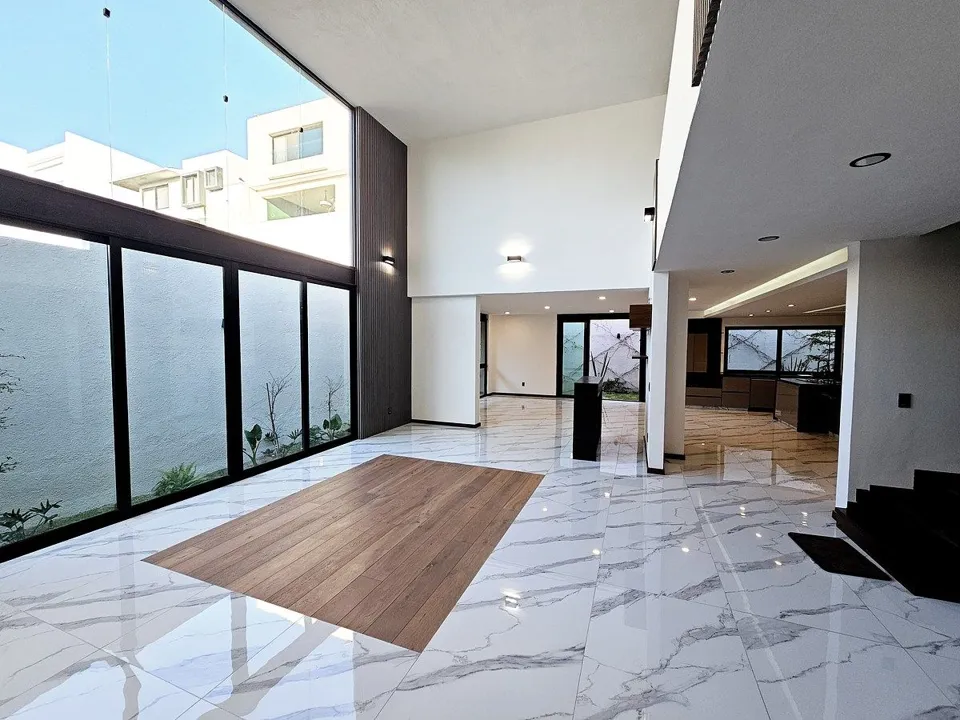 Foto 5 de Exclusiva residencia de 5 recámaras con sala de cine y elevador