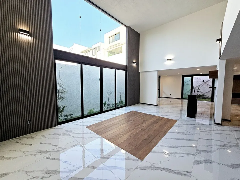 Foto 6 de Exclusiva residencia de 5 recámaras con sala de cine y elevador