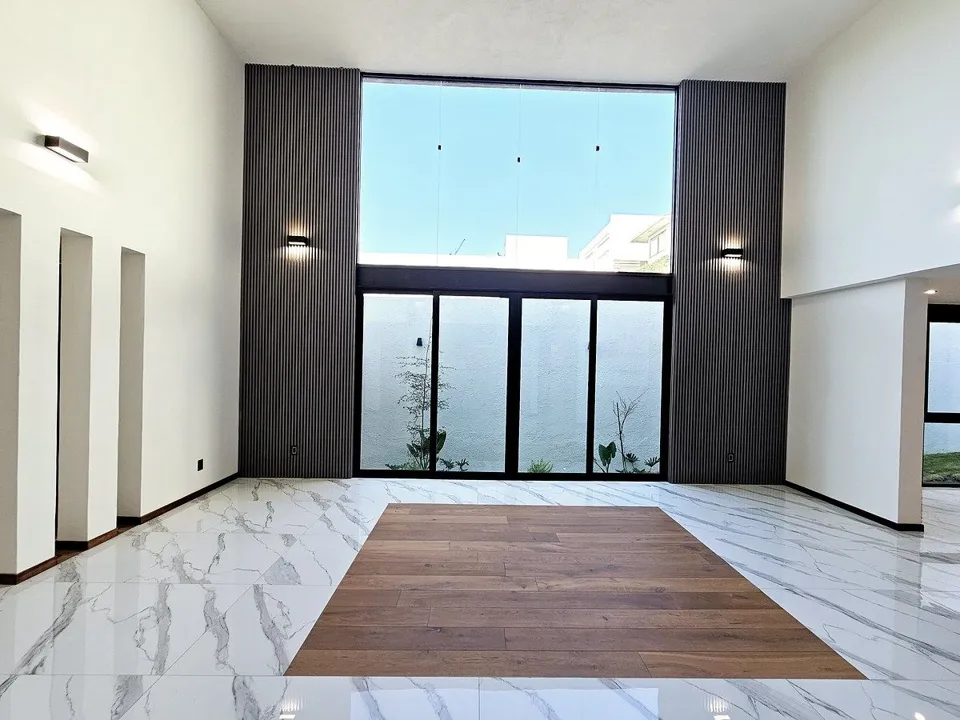 Foto 7 de Exclusiva residencia de 5 recámaras con sala de cine y elevador
