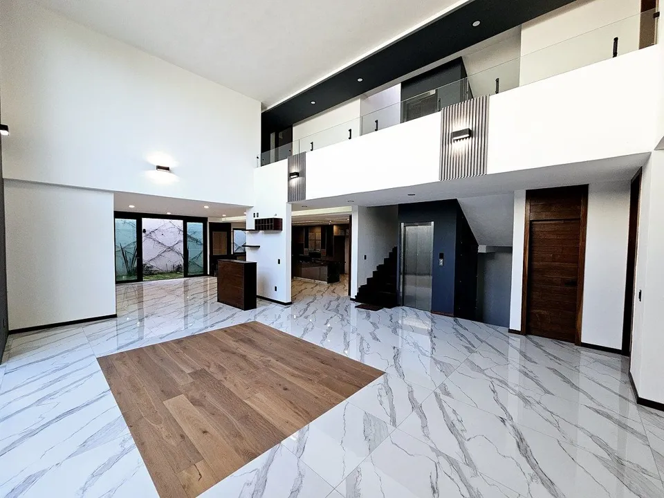 Foto 8 de Exclusiva residencia de 5 recámaras con sala de cine y elevador