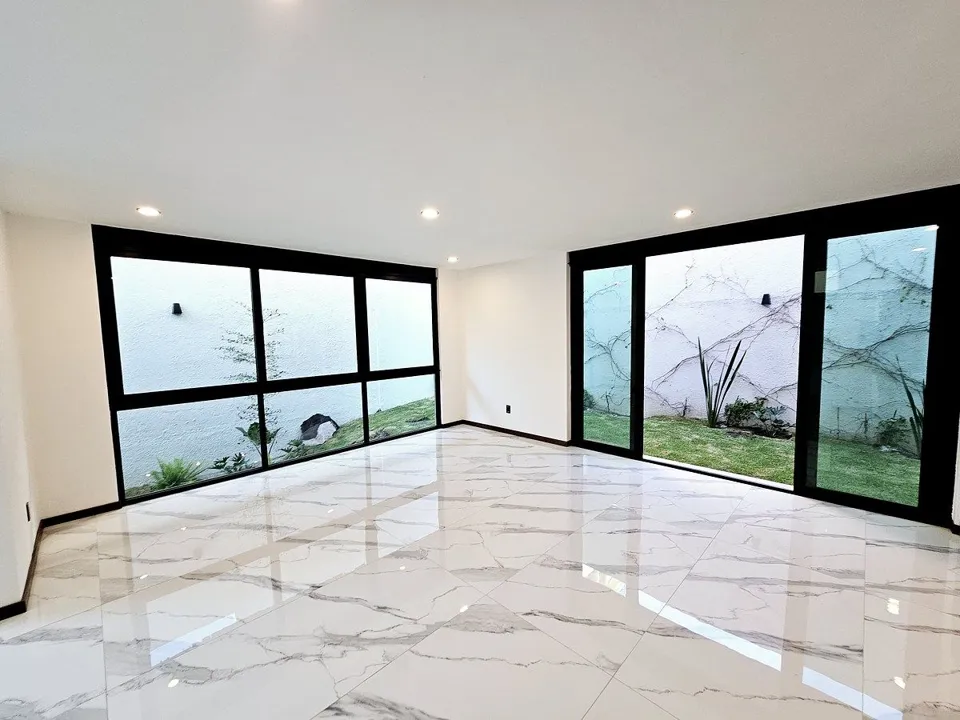Foto 9 de Exclusiva residencia de 5 recámaras con sala de cine y elevador