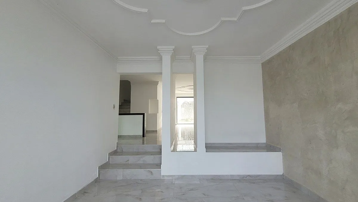 Foto 2 de Casa en Venta en Bugambilias | 4 Recámaras, Jardín y Terraza
