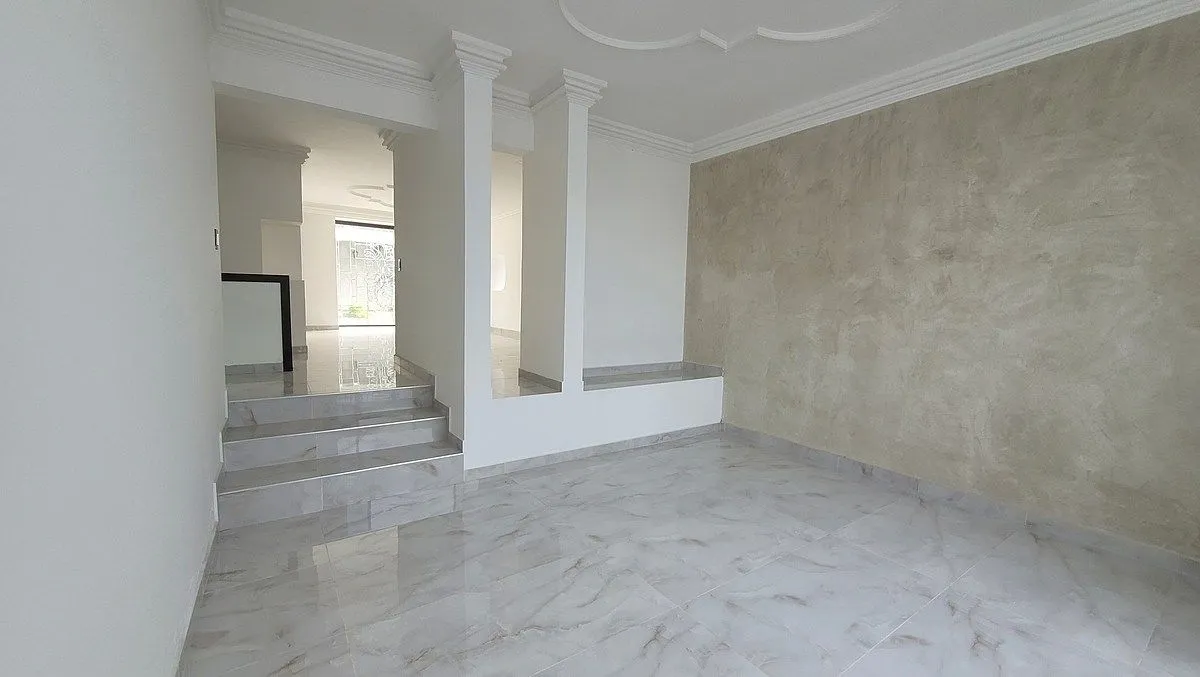 Foto 3 de Casa en Venta en Bugambilias | 4 Recámaras, Jardín y Terraza