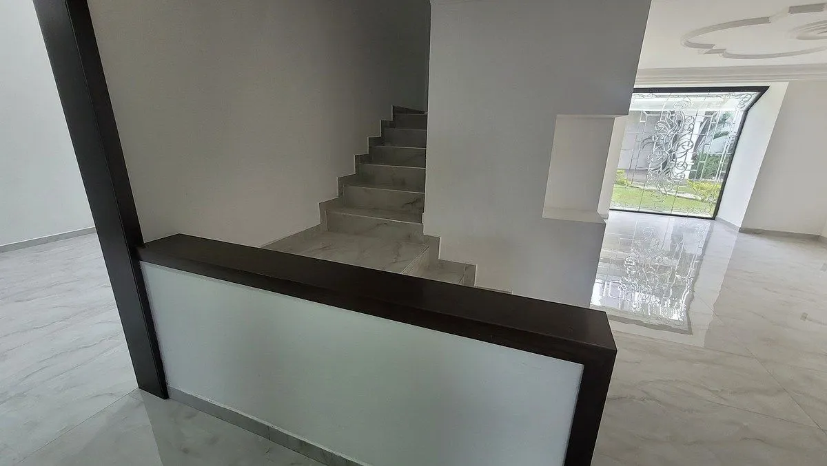 Foto 4 de Casa en Venta en Bugambilias | 4 Recámaras, Jardín y Terraza
