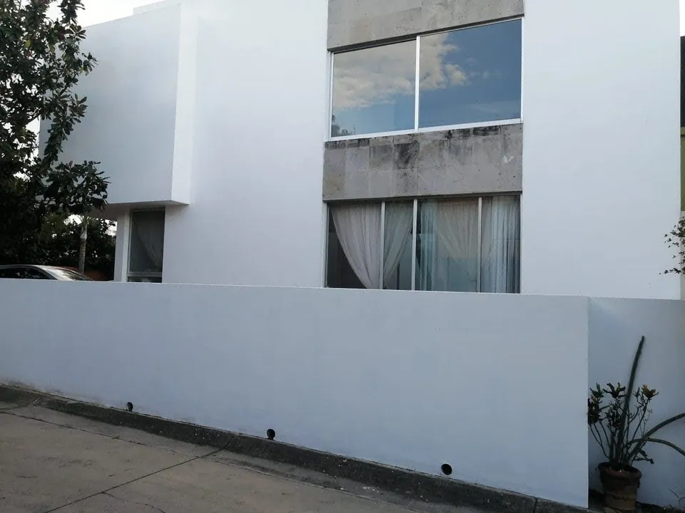 Foto 2 de HERMOSA CASA EN CONDOMINIO EN  RENTA EN "COLINAS DE LOS ROBLES" ZAPOPAN