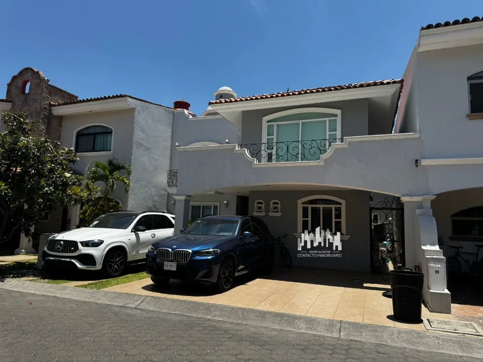 Casa en venta en Paseo de los Virreyes, Virreyes, Zapopan