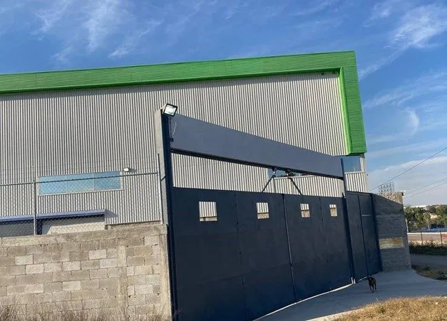 NAVE INDUSTRIAL EN RENTA 4,000 mt 2 TECHADOS LA VENTA DEL ASTILLERO